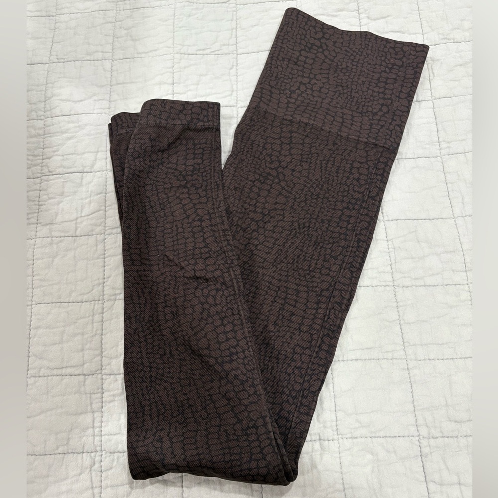 Spanx Look At Me Now Seamless Legging Brown Animal Print Size Small